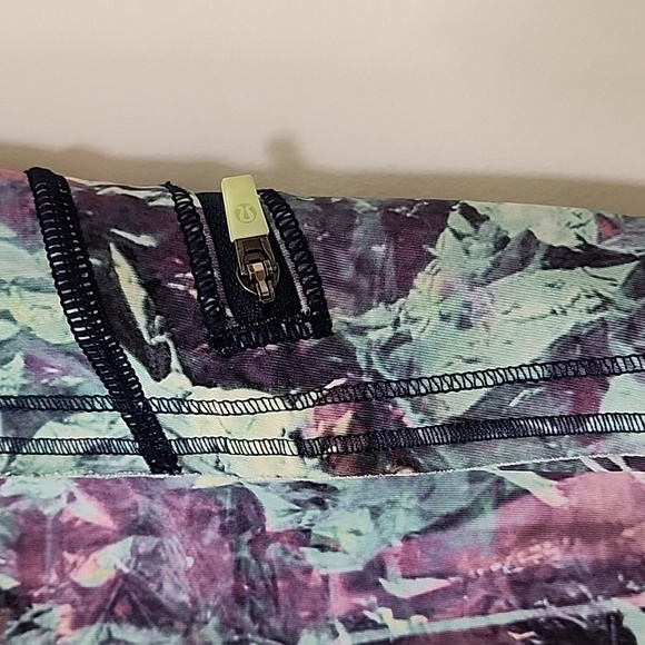 Lululemon Run: Top Speed CropIridescent Multi Size 6 - Picture 10 of 16
